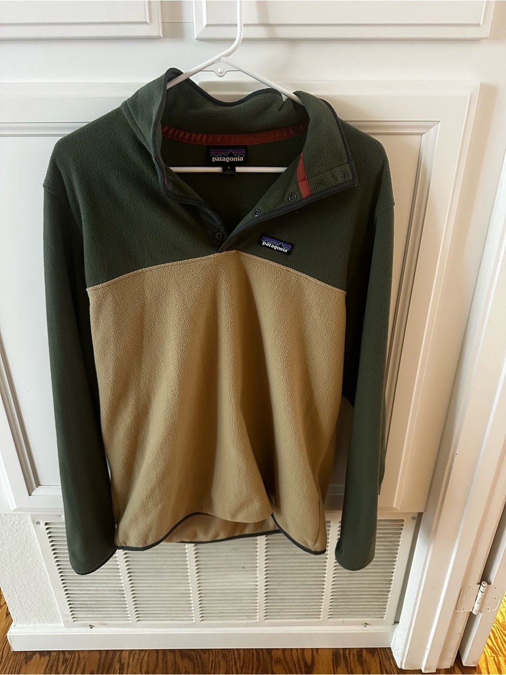 Mens Medium - Patagonia Olive Green Fleece Pullover with Rust Trim